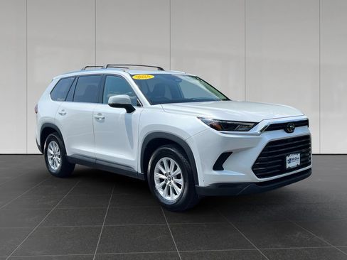 Used 2024 Toyota Grand Highlander AWD image 7