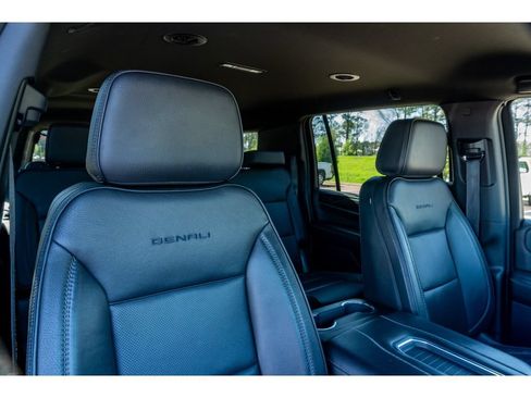 Used 2024 GMC Yukon XL Denali AWD/4WD image 19