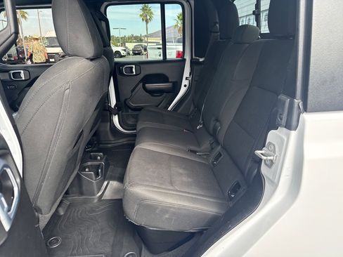 Used 2021 Jeep Gladiator Sport image 15
