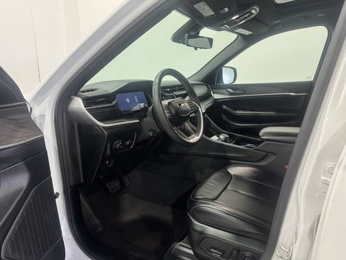 Used 2024 Jeep Grand Cherokee Limited w/ Luxury Tech Group II AWD/4WD image 14