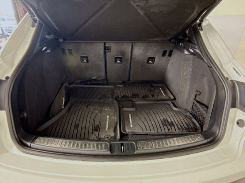 Used 2023 Porsche Macan AWD/4WD image 35