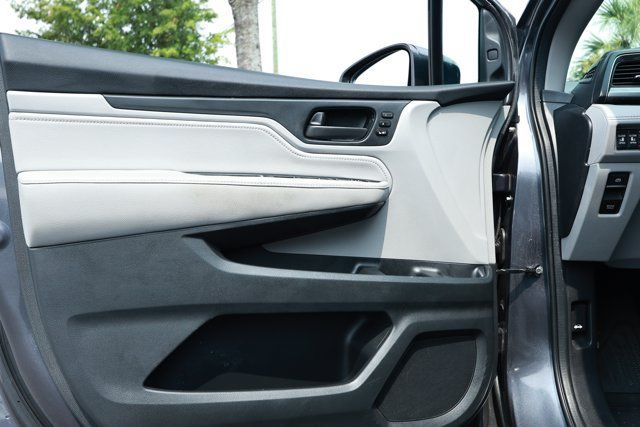 Used 2018 Honda Odyssey Touring image 25