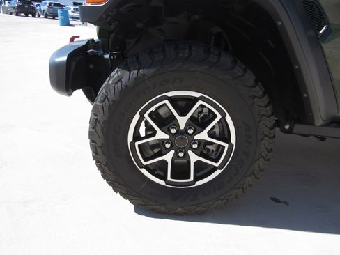 Used 2024 Jeep Wrangler Unlimited Rubicon w/ Technology Group image 4