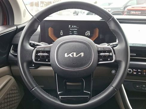 Used 2025 Kia Carnival image 20