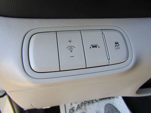 Used 2021 Hyundai Venue SEL image 13