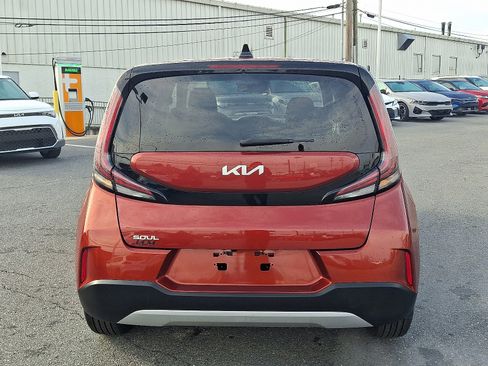Used 2023 Kia Soul LX w/ LX Technology Package image 5