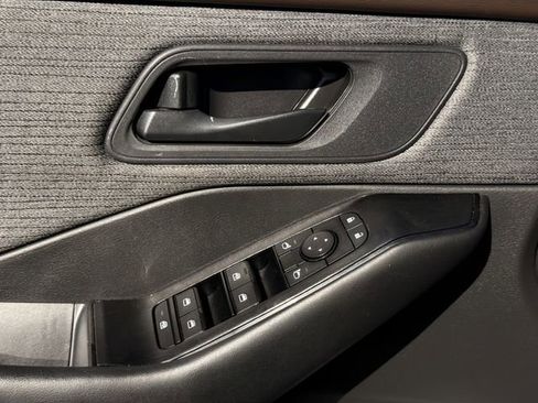 Used 2023 Nissan Rogue S image 20