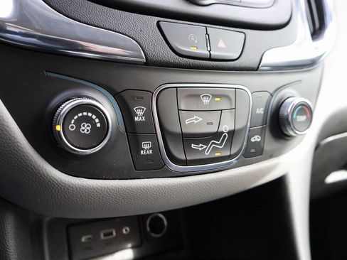 Used 2022 Chevrolet Equinox LS w/ LS Convenience Package image 36