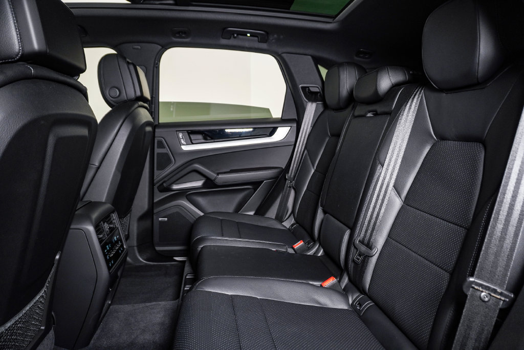 Certified 2024 Porsche Cayenne S AWD/4WD image 17