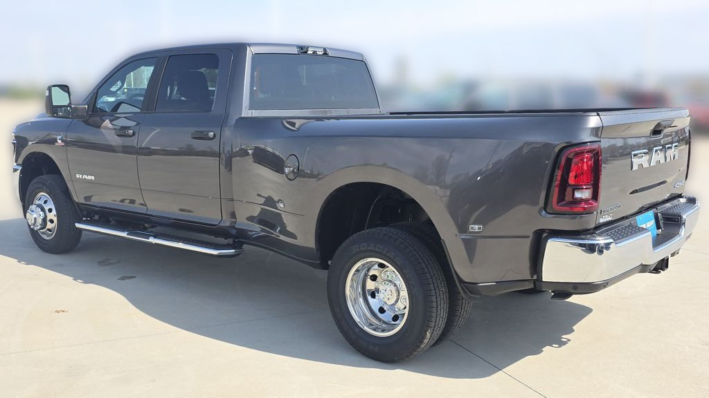New 2026 RAM 3500 Big Horn AWD/4WD image 3