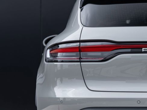 Certified 2026 Porsche Macan AWD/4WD image 14