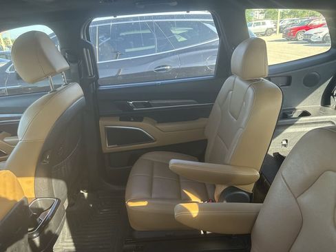 Certified 2022 Kia Telluride SX w/ Towing Package FWD image 10
