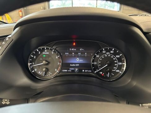 Used 2023 INFINITI QX80 Sensory w/ All-Season Package AWD/4WD image 28