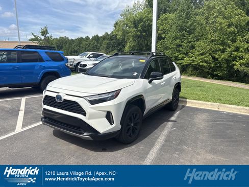 Used 2022 Toyota RAV4 XSE AWD/4WD image 1