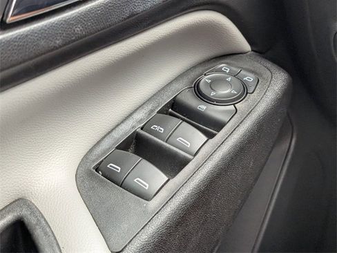 Used 2021 Chevrolet Equinox LS image 25