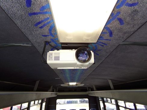 Used 2001 Chevrolet Express 3500 image 28