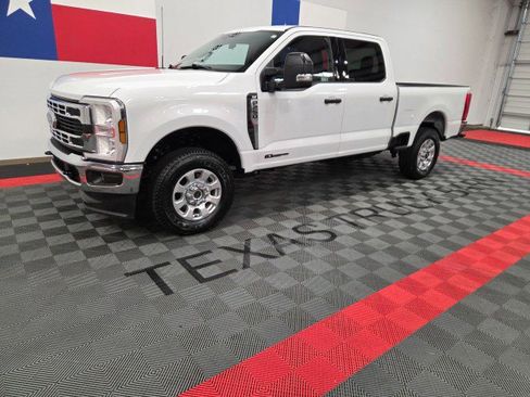 Used 2024 Ford F250 XLT w/ FX4 Off-Road Package AWD/4WD image 3