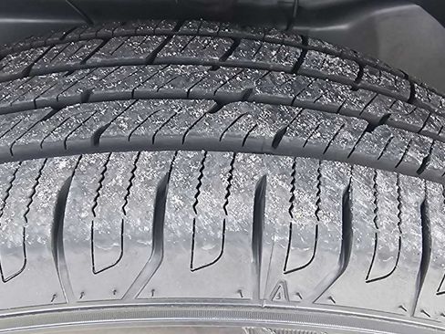 Used 2019 Dodge Journey SE w/ Blacktop Package FWD image 13