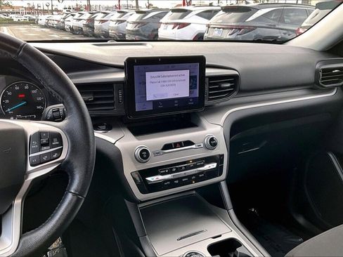 Used 2022 Ford Explorer XLT image 8