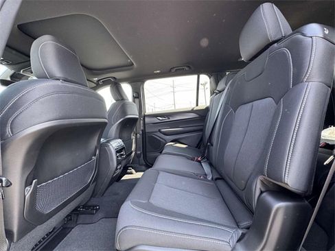 New 2025 Jeep Grand Cherokee L Laredo w/ Luxury Tech Group I image 17