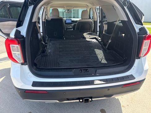 Used 2020 Ford Explorer XLT w/ Equipment Group 202A AWD/4WD image 25