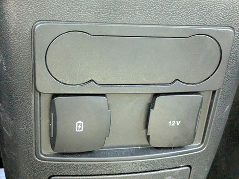 Used 2024 Ford Explorer XLT w/ Equipment Group 202A AWD/4WD image 17
