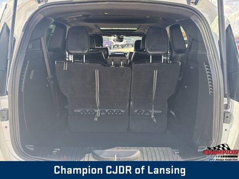 Used 2025 Chrysler Pacifica Limited FWD image 16