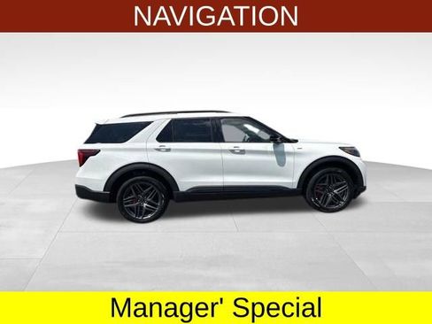 Used 2025 Ford Explorer ST-Line w/ ST-Line Street Pack AWD/4WD image 8