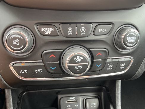 Used 2016 Jeep Cherokee Limited AWD/4WD image 21