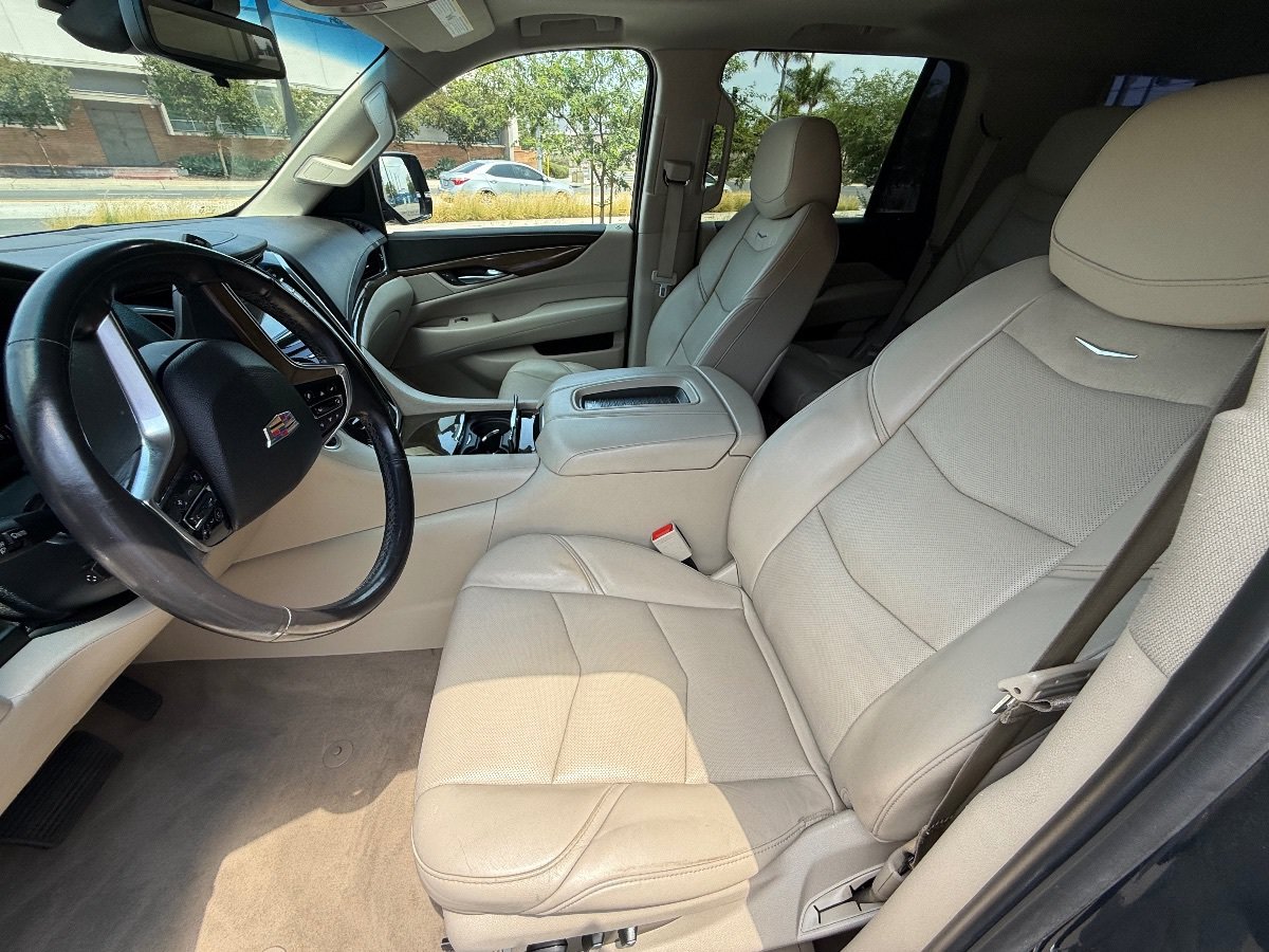 Used 2019 Cadillac Escalade Premium Luxury AWD/4WD image 15