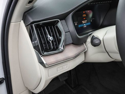 New 2026 Volvo XC90 T8 Ultra w/ Protection Package Premier image 32