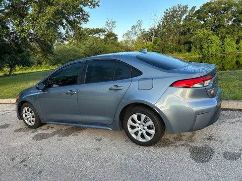 Used 2023 Toyota Corolla LE FWD image 4