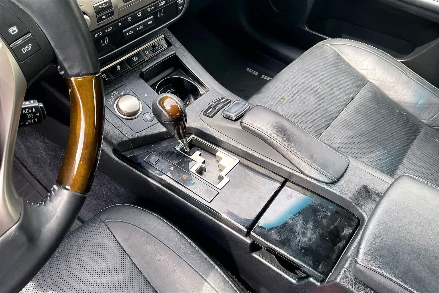 Used 2015 Lexus ES 350 w/ Luxury Package FWD image 16