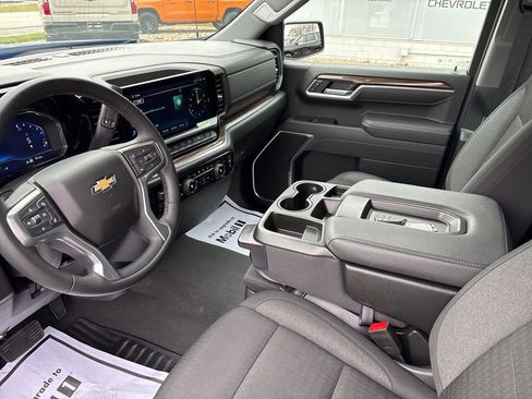Used 2025 Chevrolet Silverado 1500 LT AWD/4WD image 19