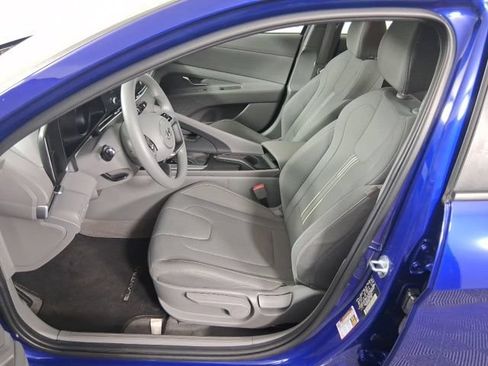 Used 2023 Hyundai Elantra SEL w/ Cargo Package FWD image 9