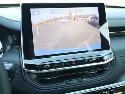 New 2026 Jeep Compass Latitude image 17