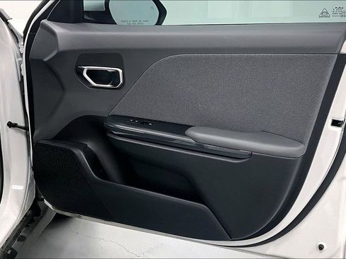 Used 2025 Kia K4 EX image 17