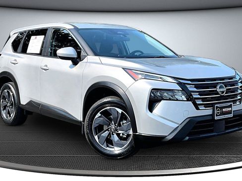 Used 2025 Nissan Rogue SV AWD/4WD image 1