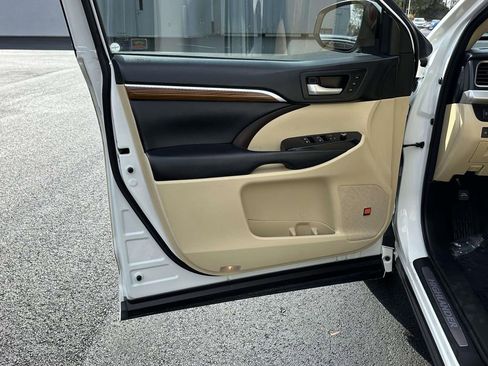 Used 2018 Toyota Highlander Limited Platinum image 5