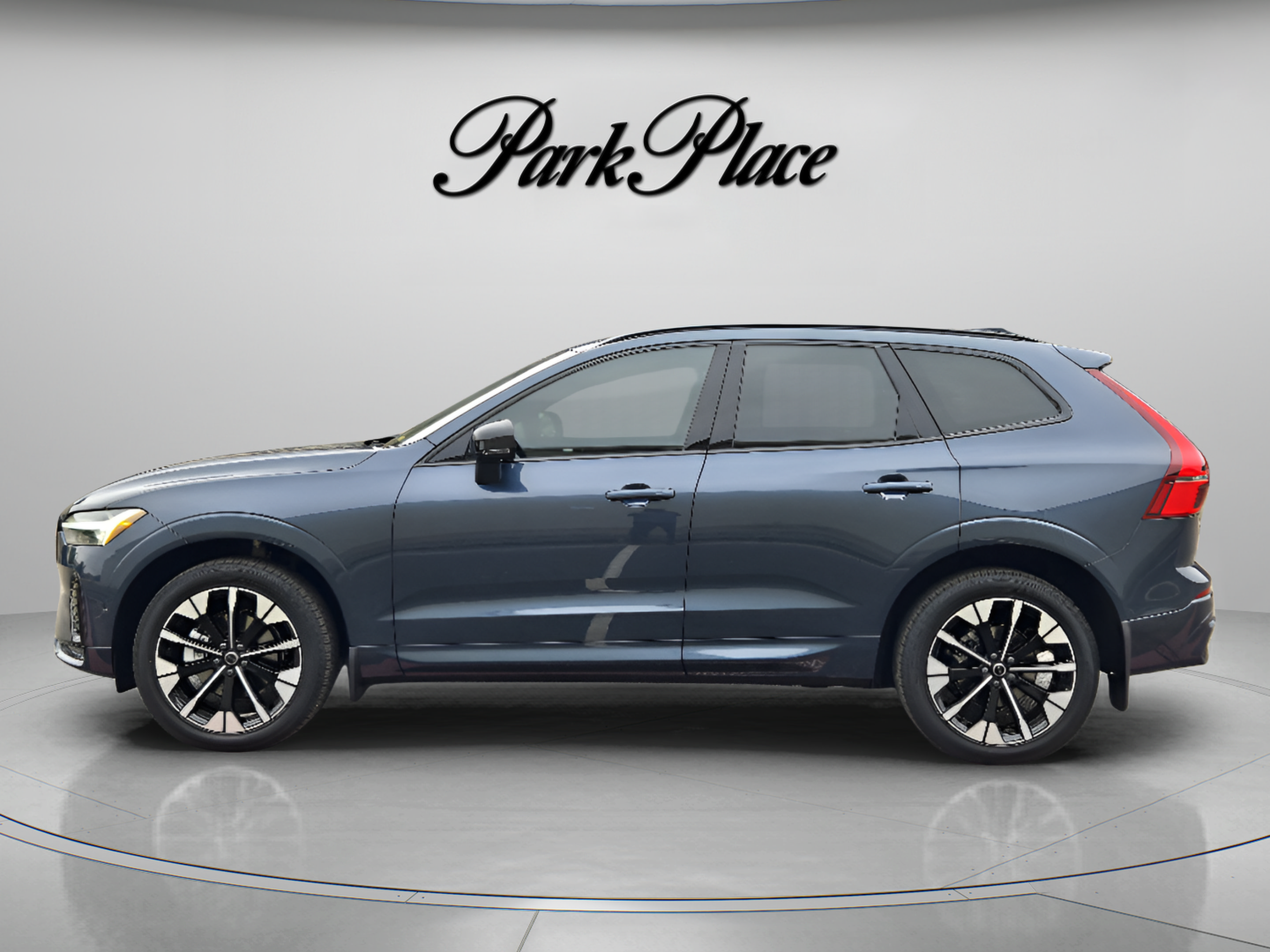 Used 2026 Volvo XC60 B5 Plus w/ Protection Package Premier AWD/4WD image 2