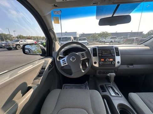 Used 2014 Nissan Frontier SV w/ SV Value Truck Package RWD image 18
