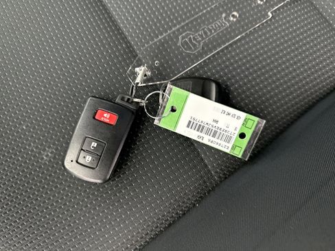 Used 2018 Toyota RAV4 XLE w/ Plus Extra Value Package image 12