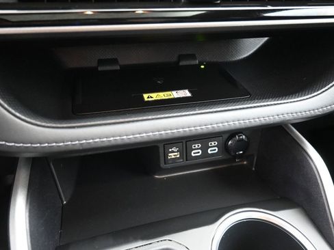 Used 2023 Toyota Highlander XLE image 19