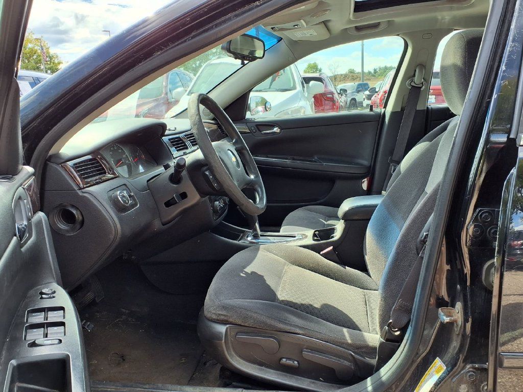 Used 2016 Chevrolet Impala LT w/ LT Sunroof Package FWD image 11
