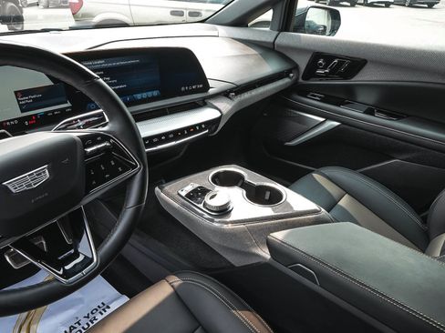 Used 2025 Cadillac Optiq Luxury 1 AWD/4WD image 33