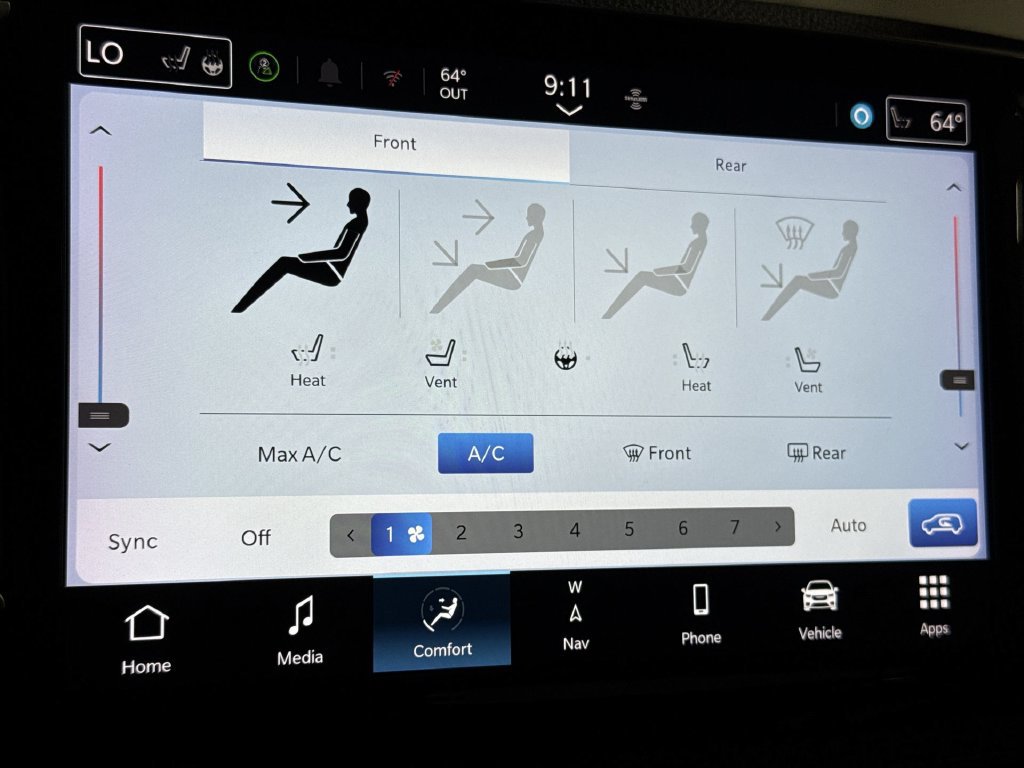 Used 2025 Chrysler Pacifica Limited FWD image 17