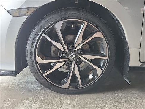 Used 2018 Honda Civic Sport image 11