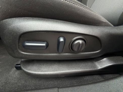 Used 2025 Chevrolet Blazer LT image 23