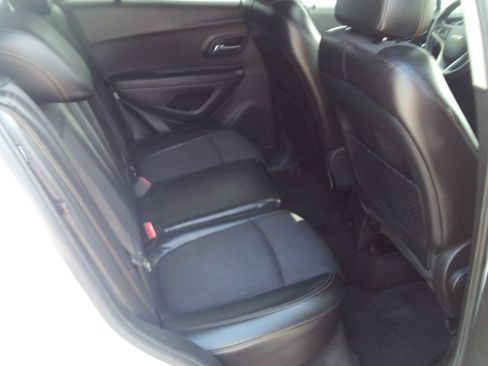 Used 2017 Chevrolet Trax LT w/ Sun & Sound Package FWD image 22