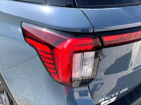 Used 2025 Ford Explorer Active w/ Active Comfort Package AWD/4WD image 29